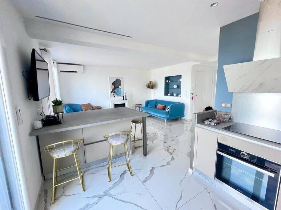 Front, Superbe Pour 4 Personnes * Nizza