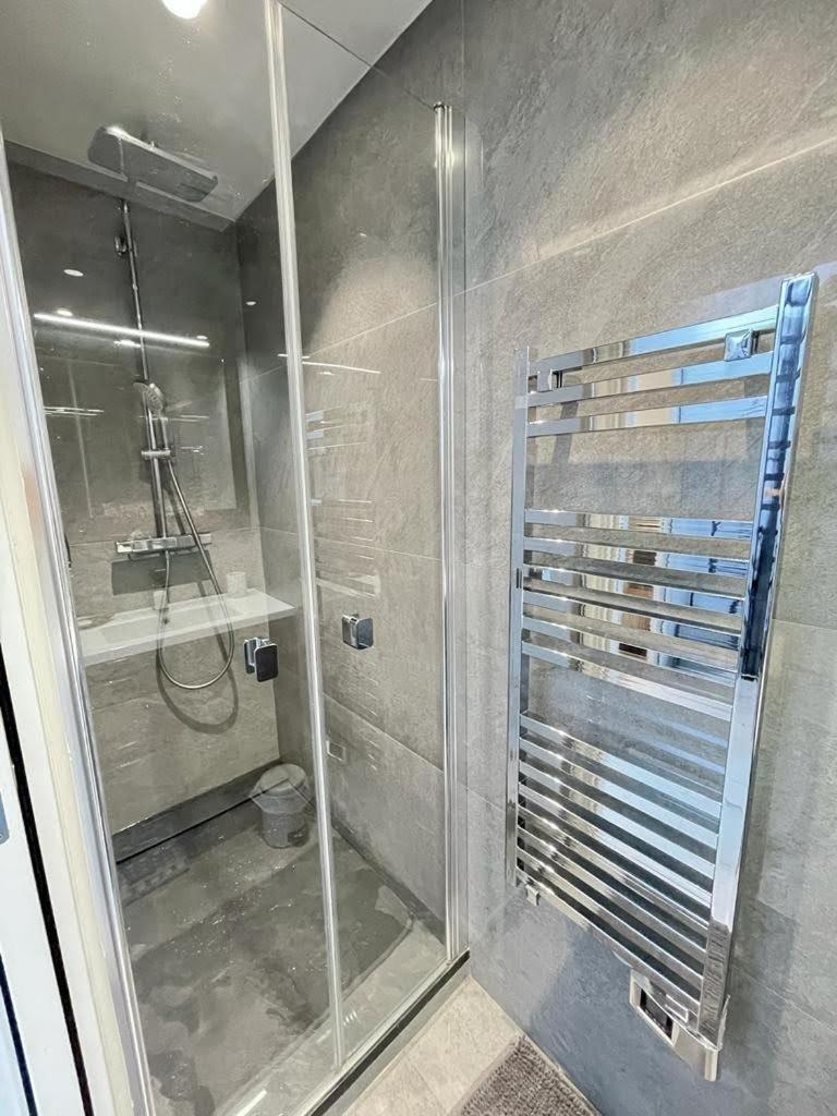 Apartment Front, Superbe Pour 4 Personnes Nizza