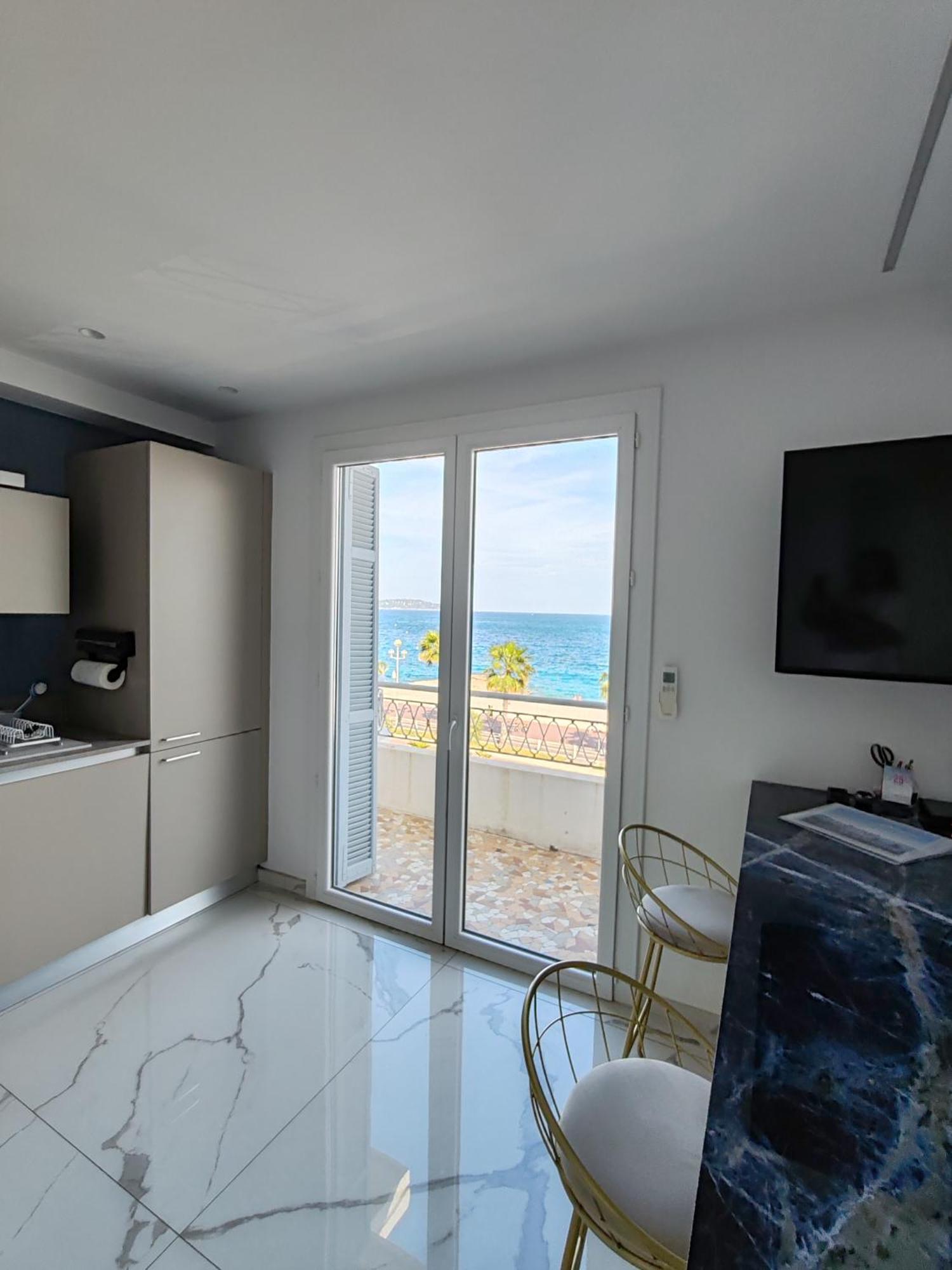 Front, Superbe Pour 4 Personnes Apartment Nizza