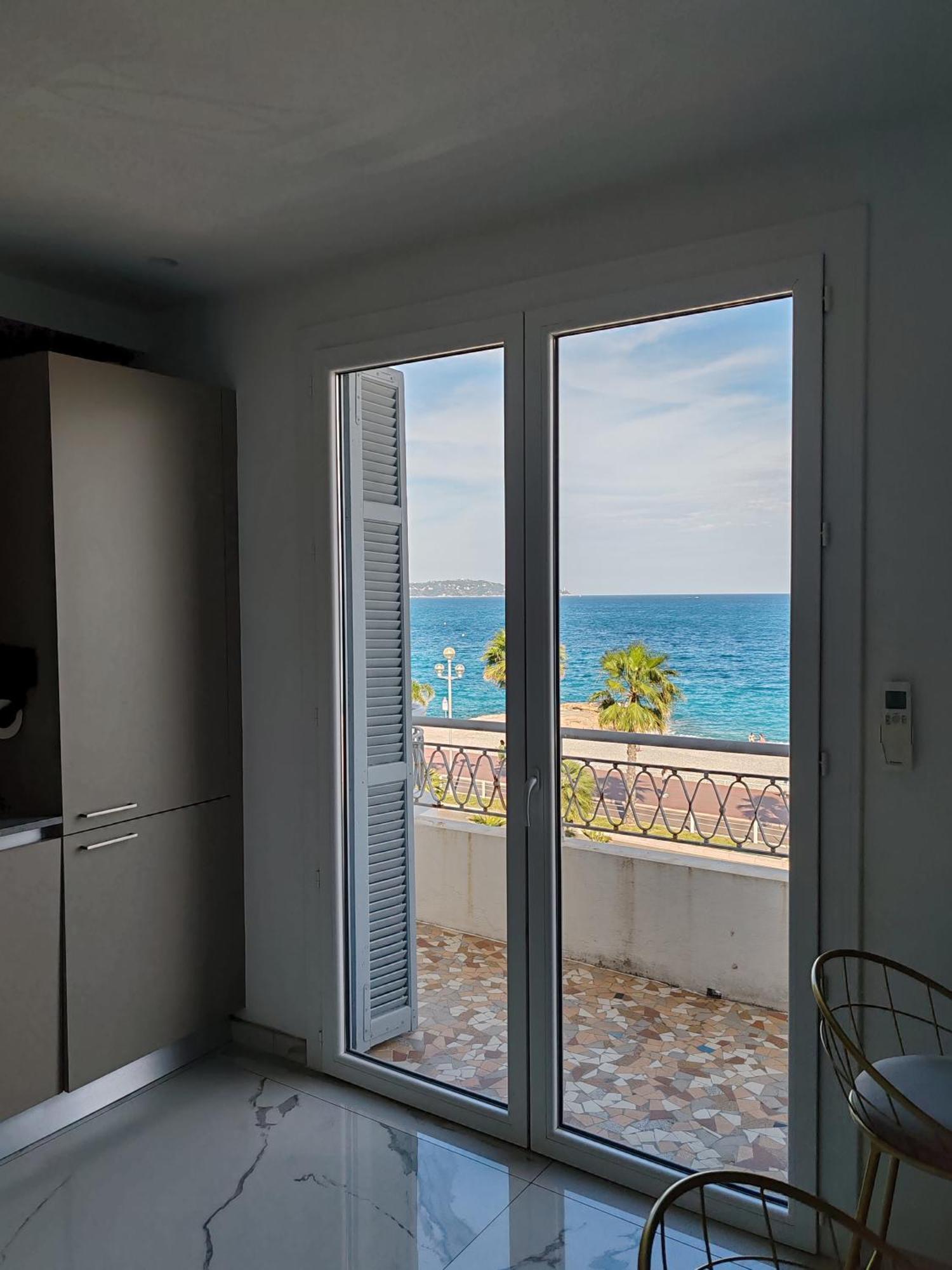 Front, Superbe Pour 4 Personnes Apartment Nizza