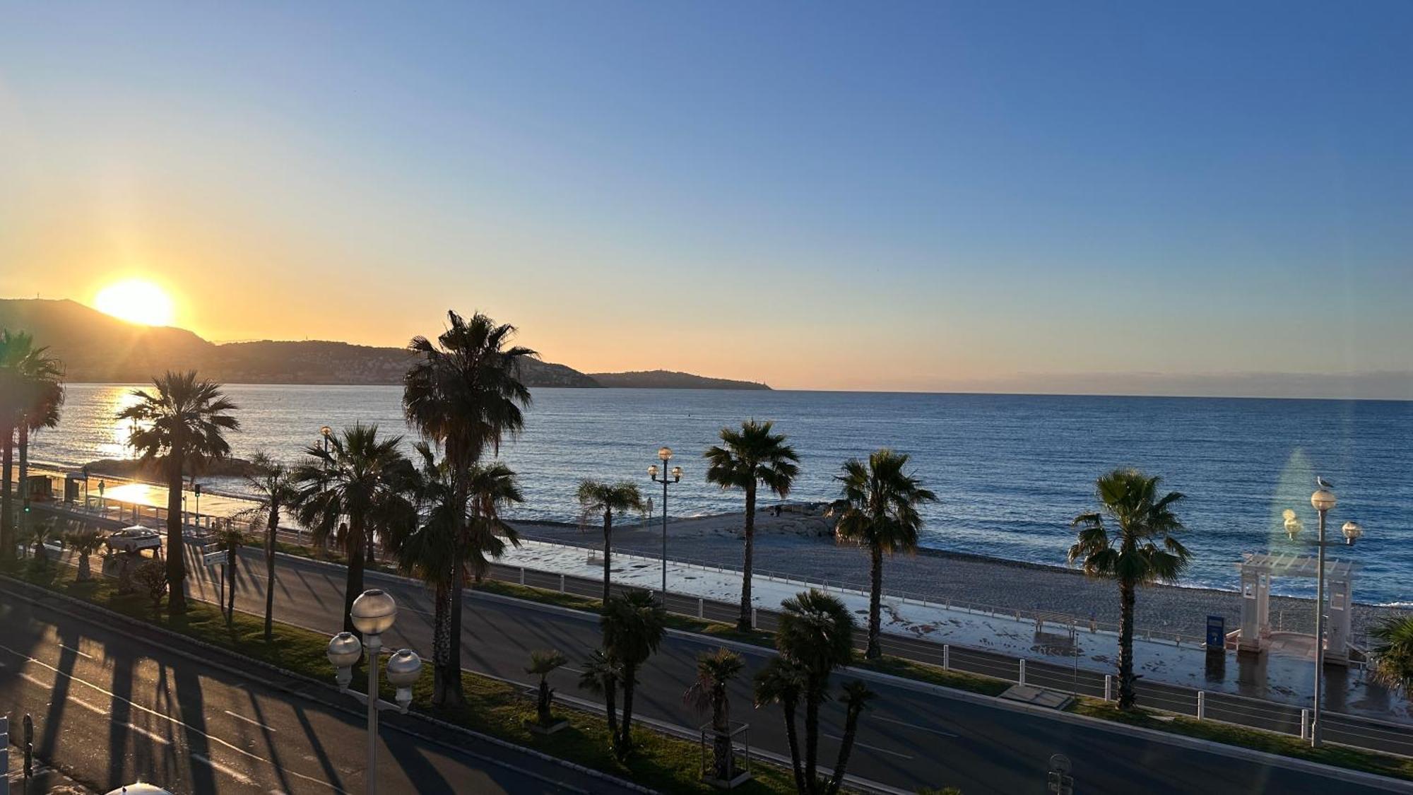 Front, Superbe Pour 4 Personnes Nizza