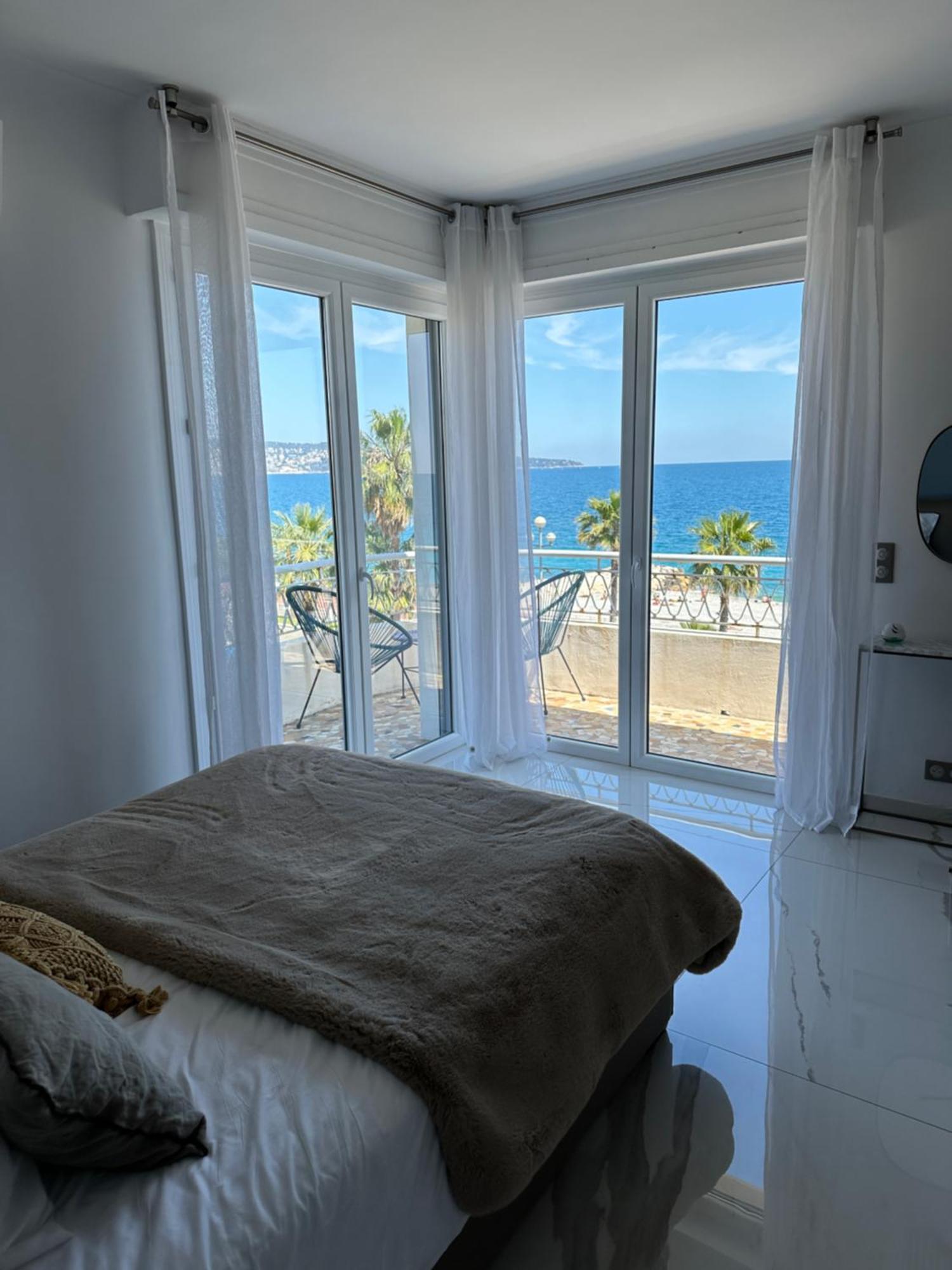 Front, Superbe Pour 4 Personnes * Nizza